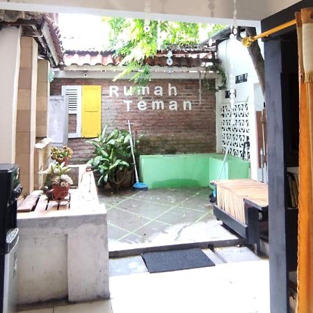 Rumah Teman Hostel Semarang Exterior photo